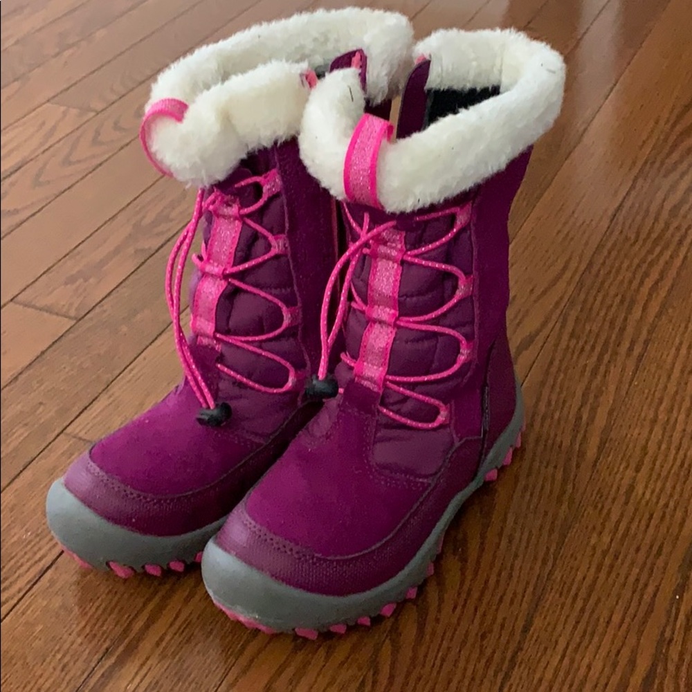 Adorable girls snow boots size 13